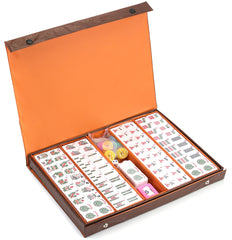 Mose Cafolo travel case keeps the 166-tile set neatly organized on the go.