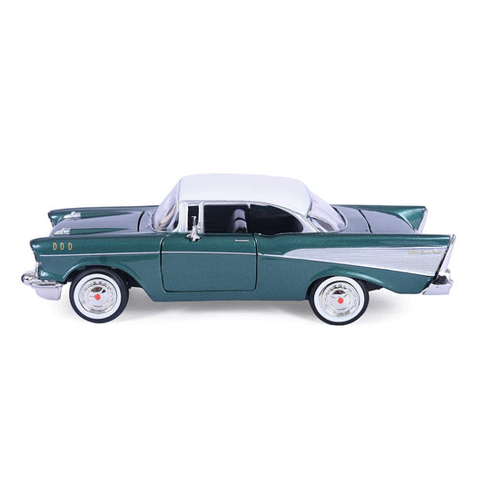 Motormax 1:24 die-cast 1957 Chevy Bel Air open window box display, ideal for collectors.