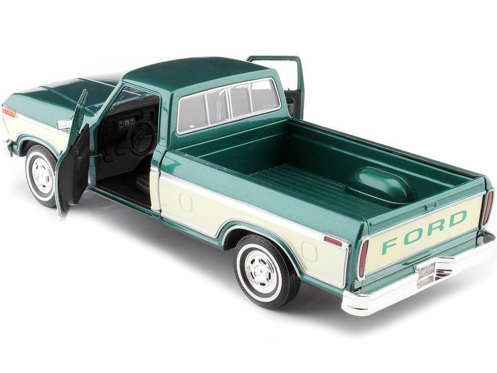 1:24 scale Motormax Ford F-150 ideal for display.