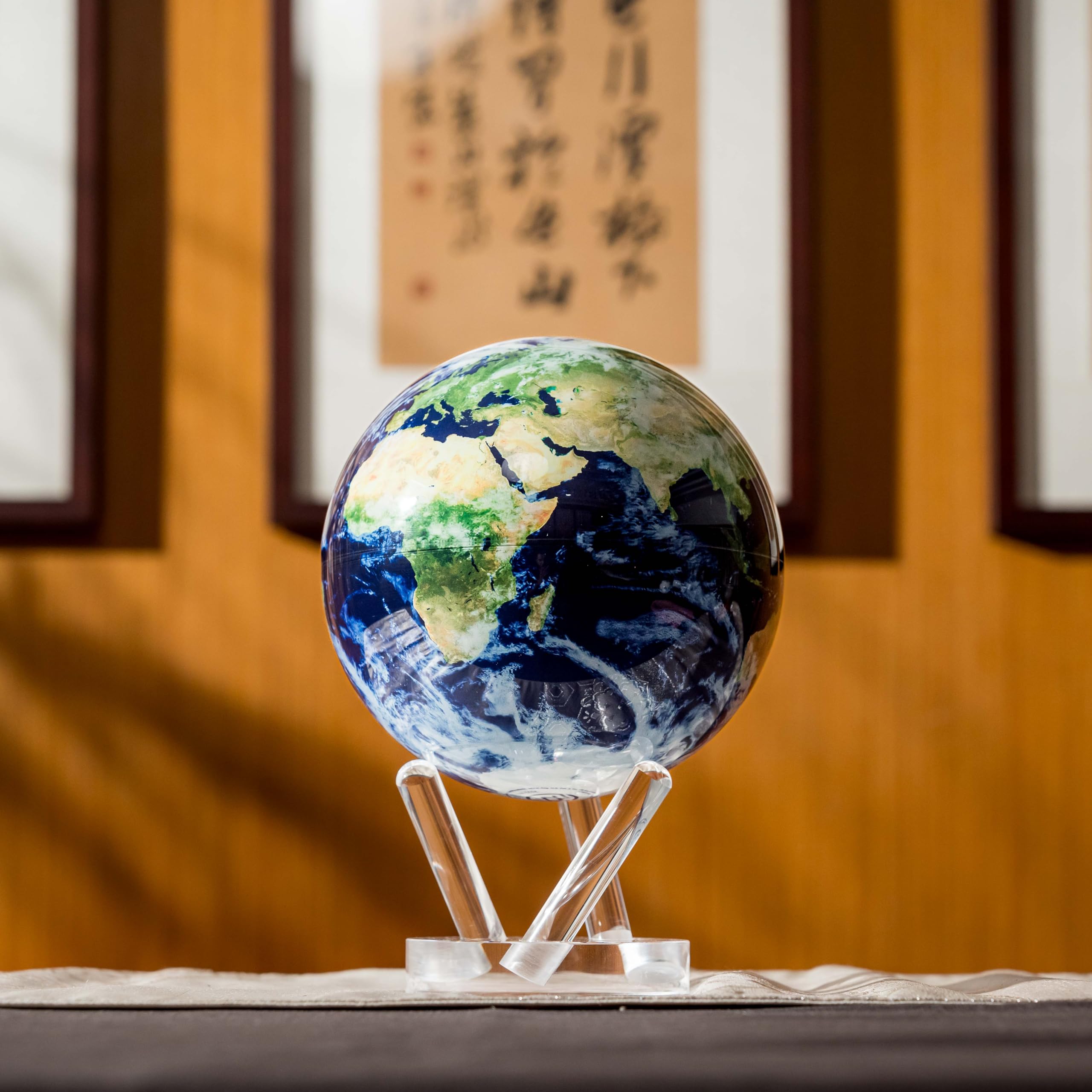 MOVA Globe makes a thoughtful gift for curious minds and travellers.