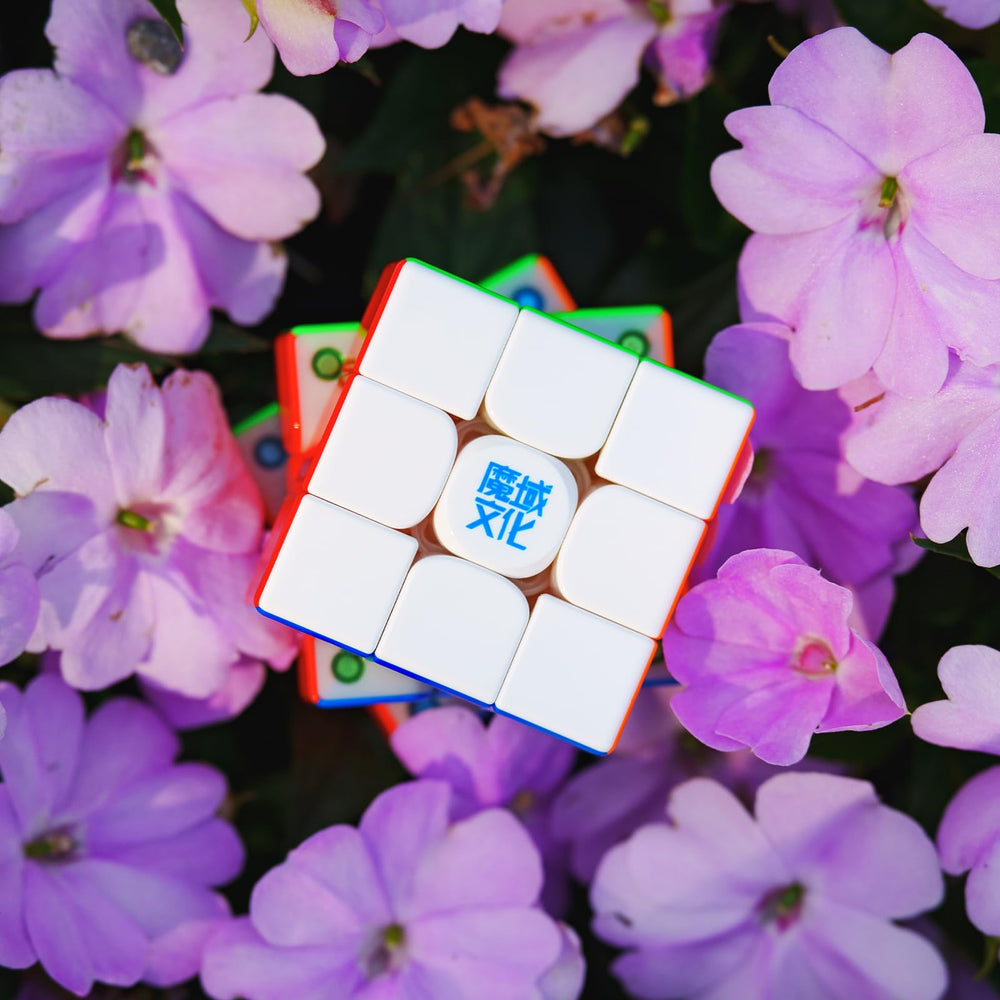 Moyu Weilong V11 crystal magnetic slots keep magnets securely in place