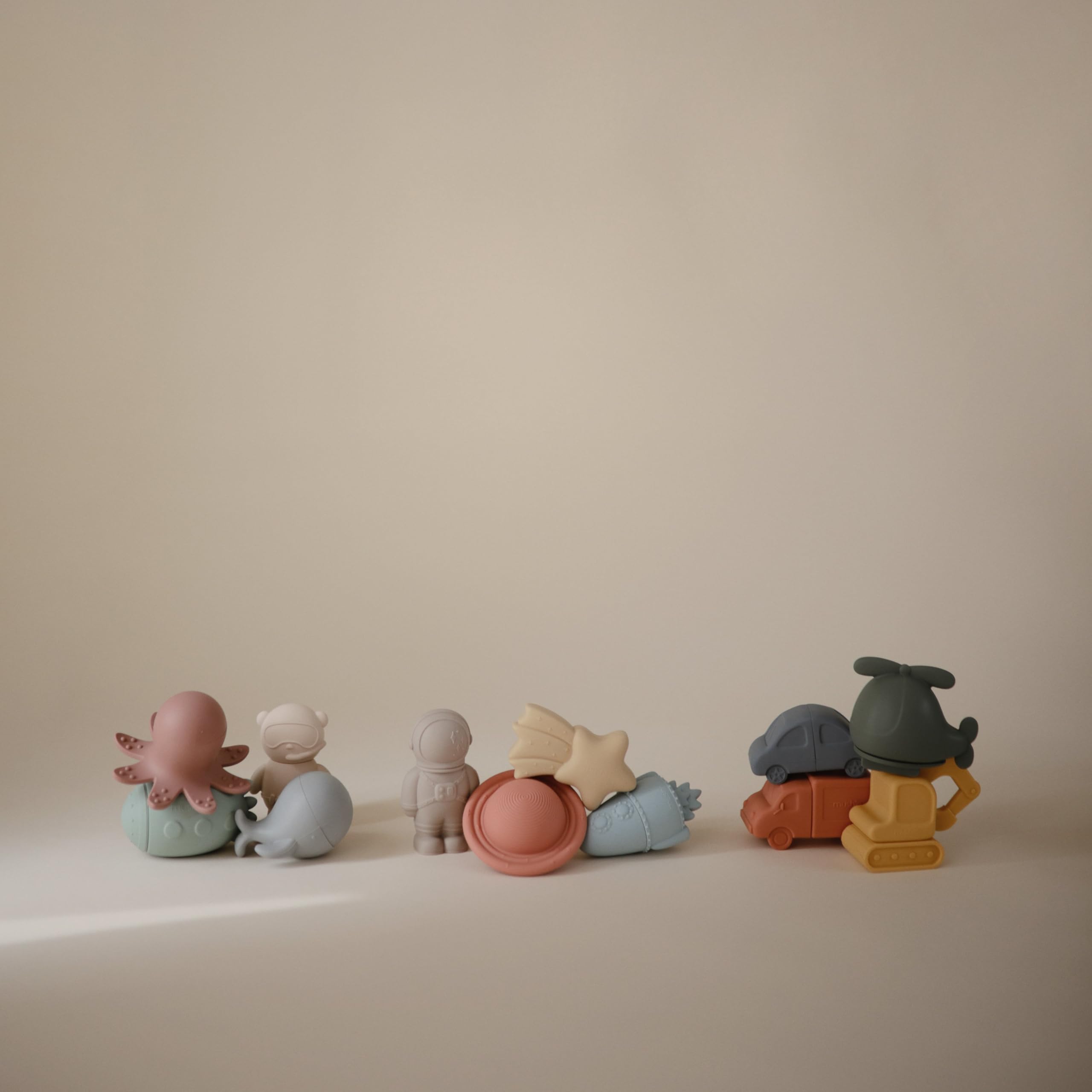 Mushie Space Bath Toy set enhances imaginative bath play for toddlers.