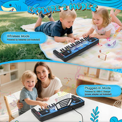 MusicForset built-in microphone 37-key piano invites singing along during playtime.
