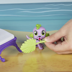 My Little Pony leaf fan accessory enhances pretend pampering moments.