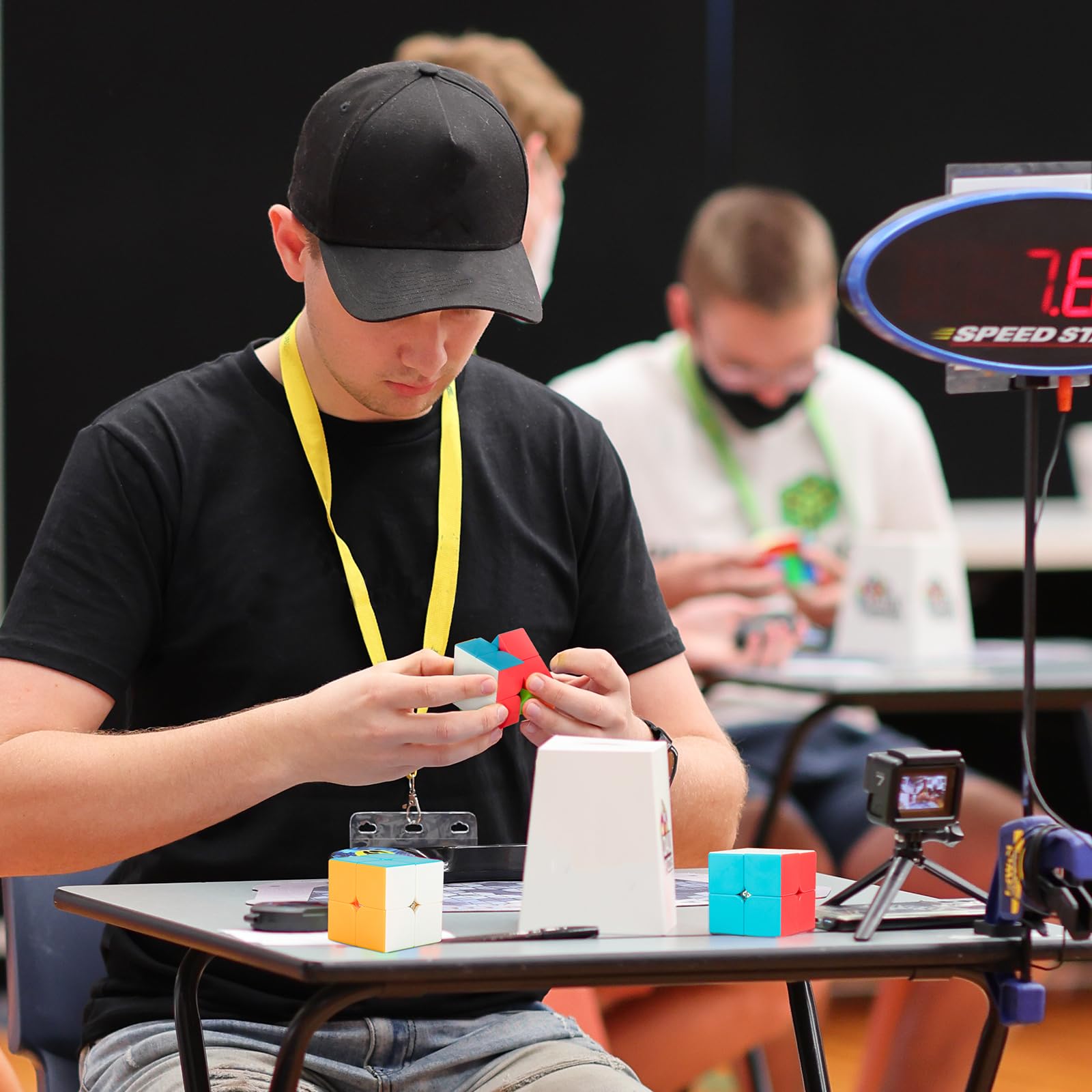 nabreeli 2x2 speed cube on desk for quick brain teaser