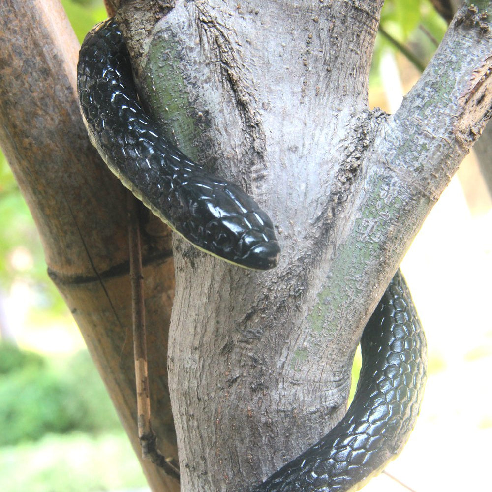 NAKIMO snake prank prop ideal for family fun and surprises.