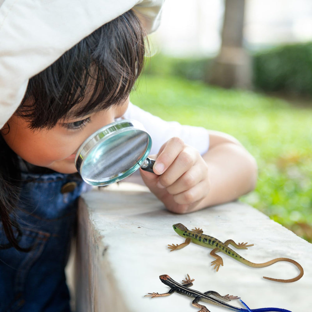 NAKIMO lizard figurine features sturdy construction for vigorous play