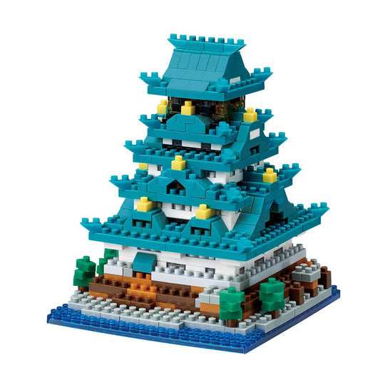 Nanoblock Osaka Castle Sight to See model, compact display for desks and shelves.