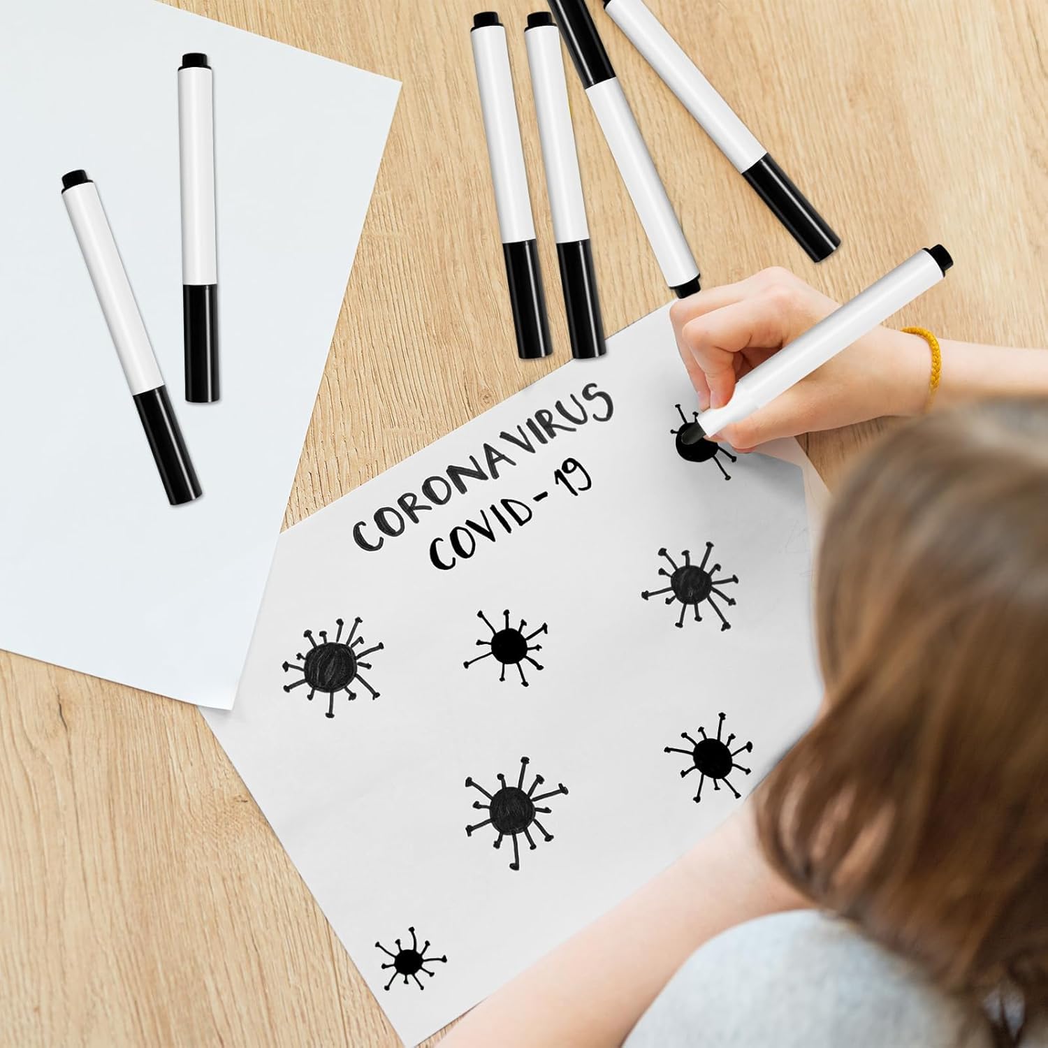 NAUQUOHZ drawing-pen brush-set with 8 proprietary black brushes for varied line styles.