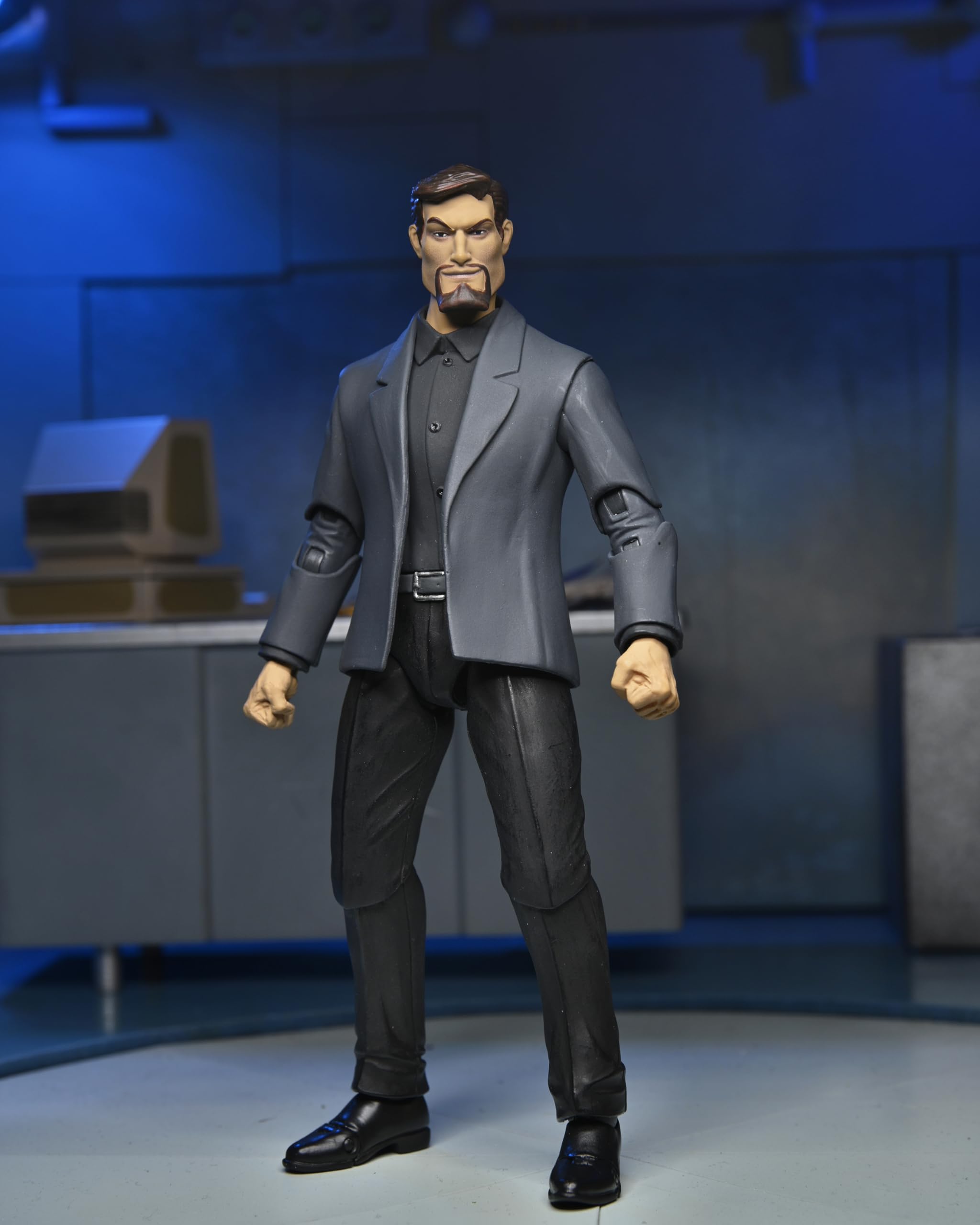 NECA Xanatos interchangeable heads and hands for varied display options.