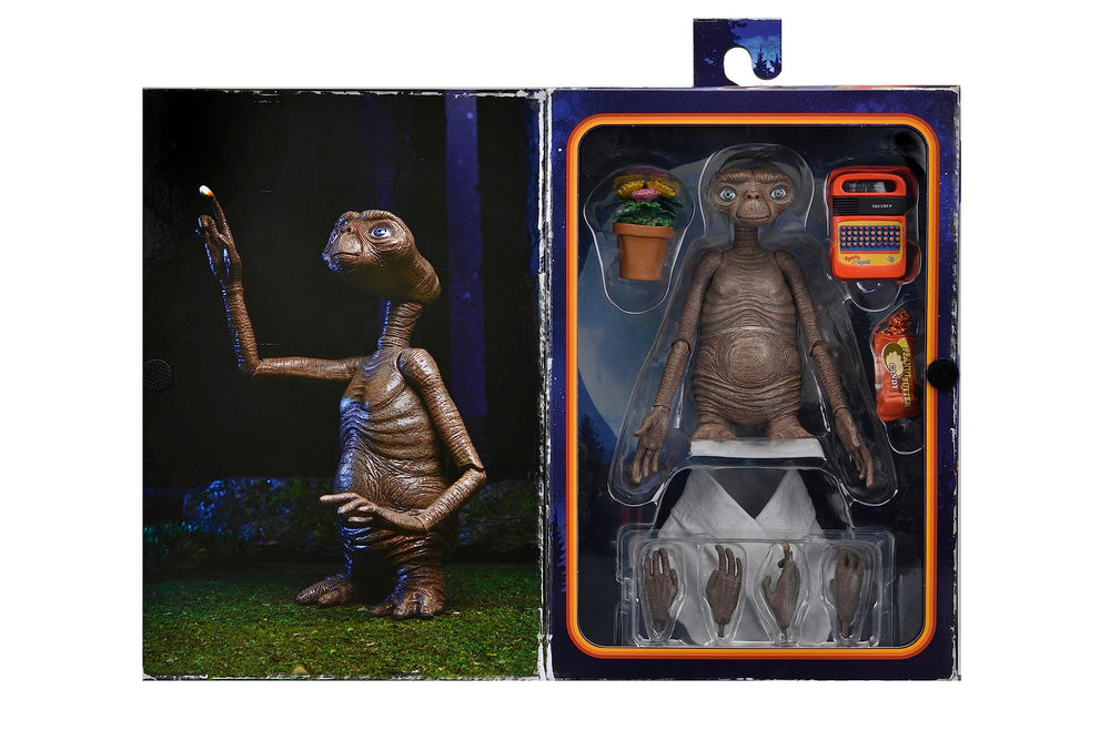 NECA E.T. blanket accessory adds tactile cozy atmosphere to display
