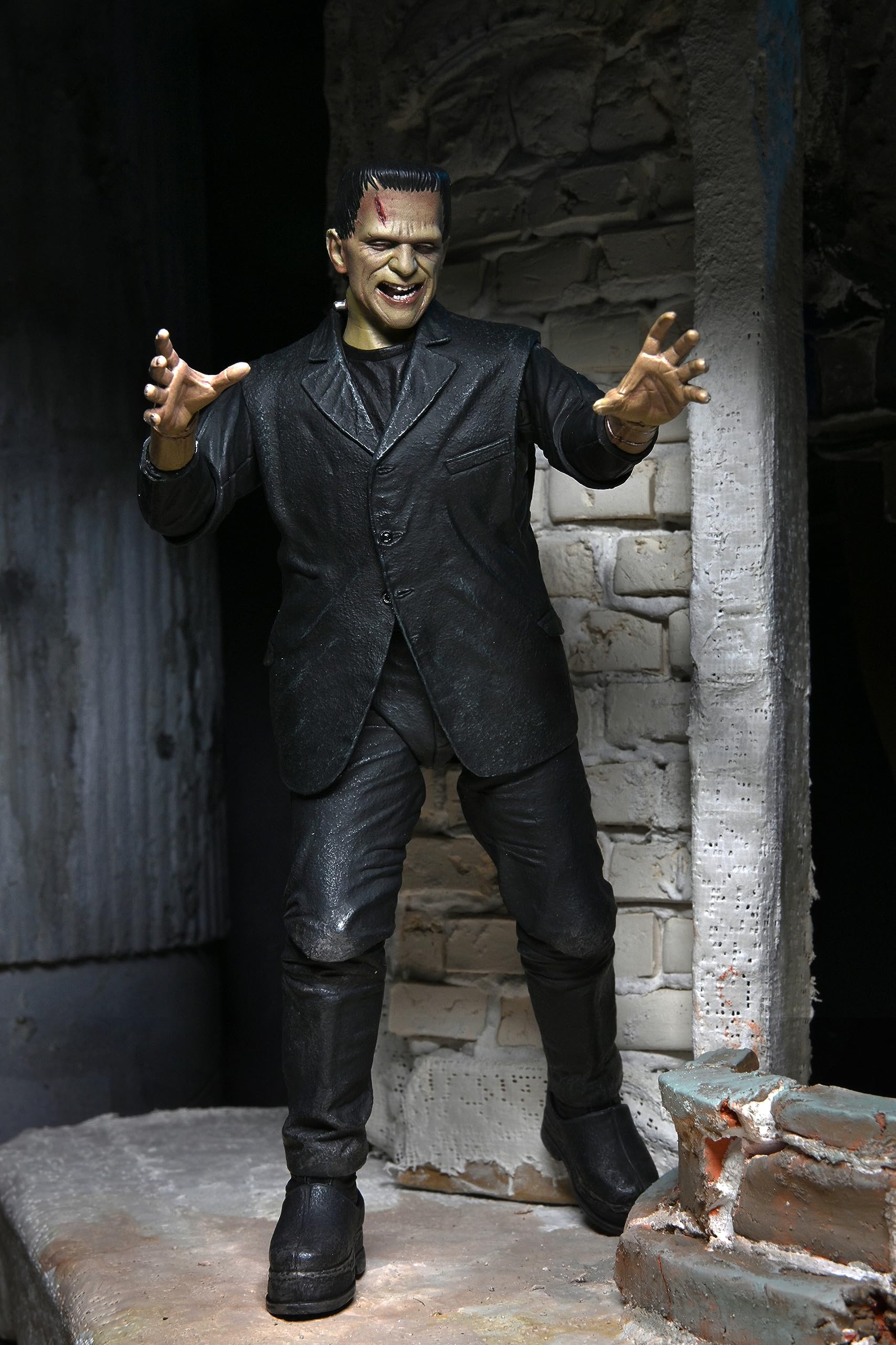 NECA Shackles and daisies accessory pack for classic display accents.