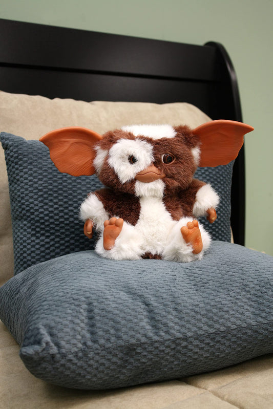 NECA Gizmo 6-inch plush fuzzy fur close-up highlights texture.