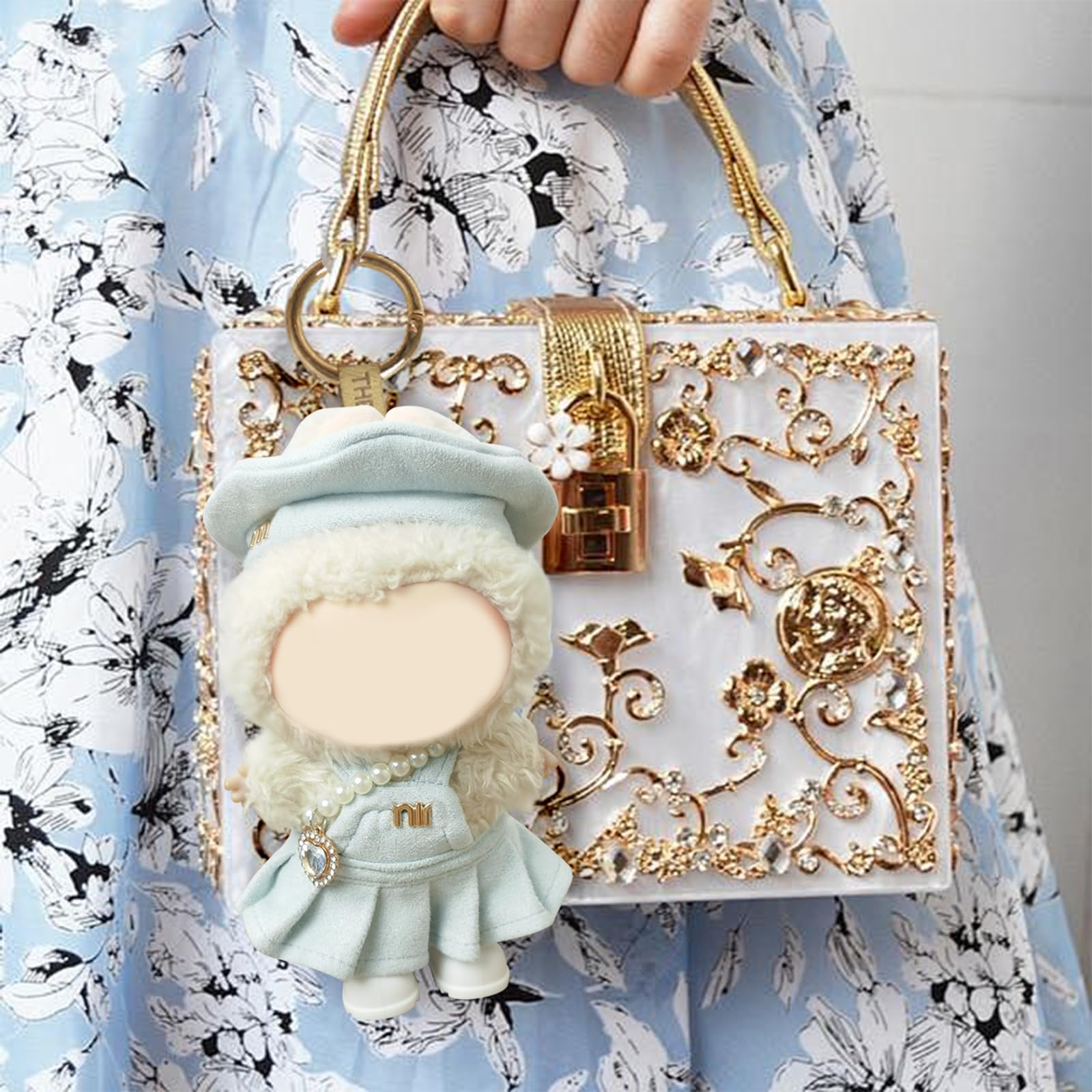 NEOVISTA Paris Mint Frost pendant detail adds a luxe focal point to the outfit.