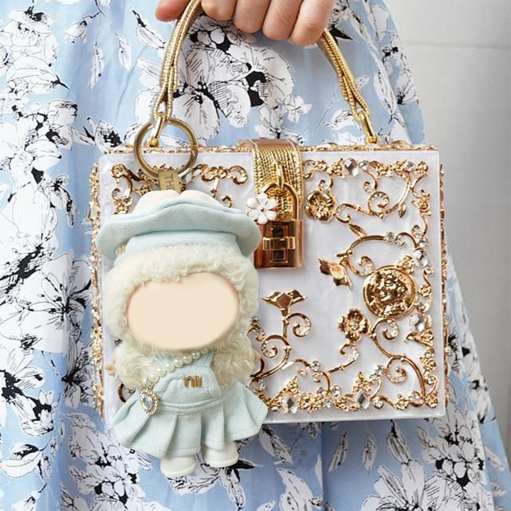 NEOVISTA Paris Mint Frost pendant detail adds a luxe focal point to the outfit.