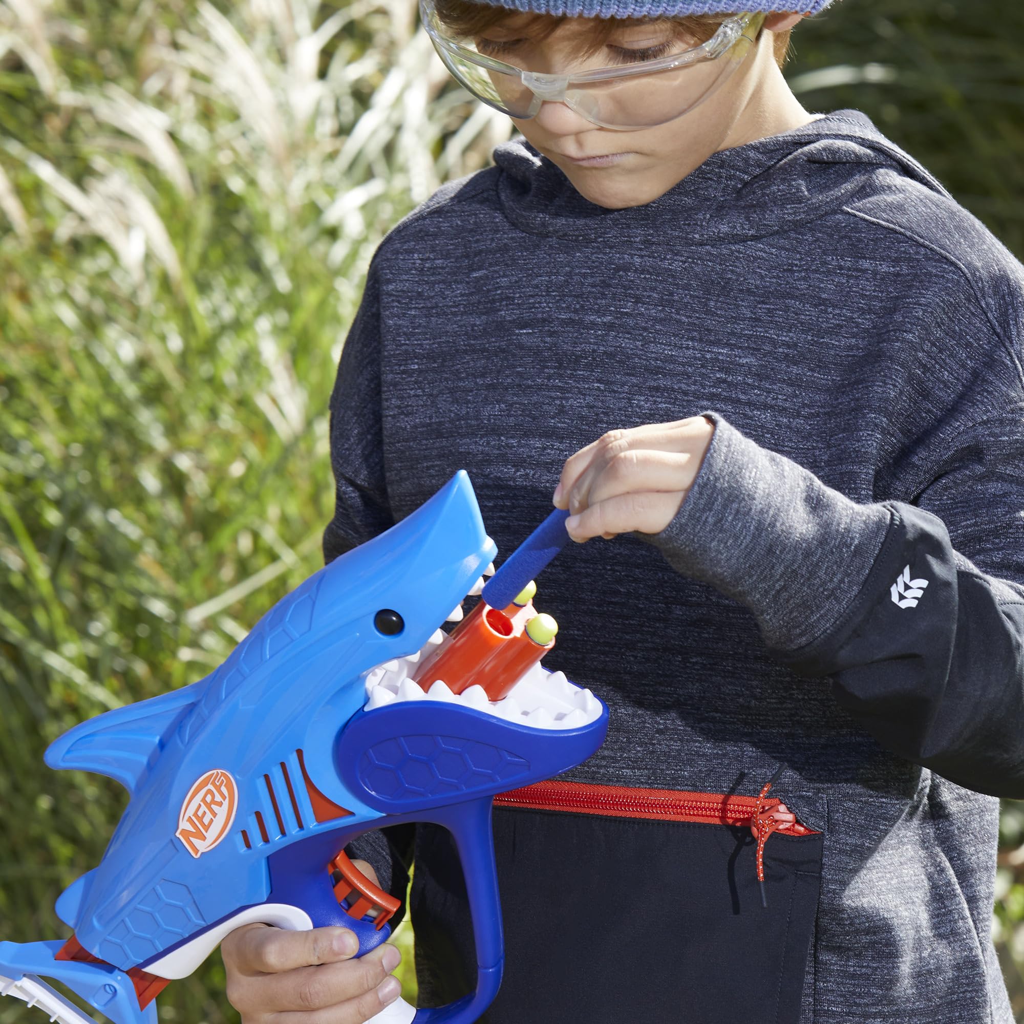 NERF Junior Wild Sharkfire lightweight blaster is easy to carry during outdoor games.