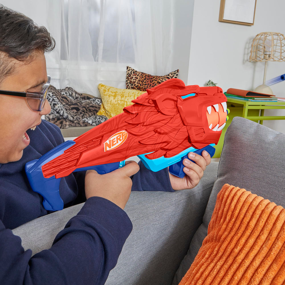 NERF Wild Lionfury low-pull handle supports effortless aiming and blasting.