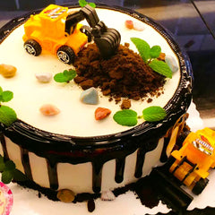 Nevperish cake topper set delivers durable, safe decorations for party desserts.