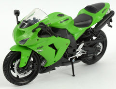 NewRay ZX-10R 2006 green die-cast bike features windshield and fairing craftsmanship.