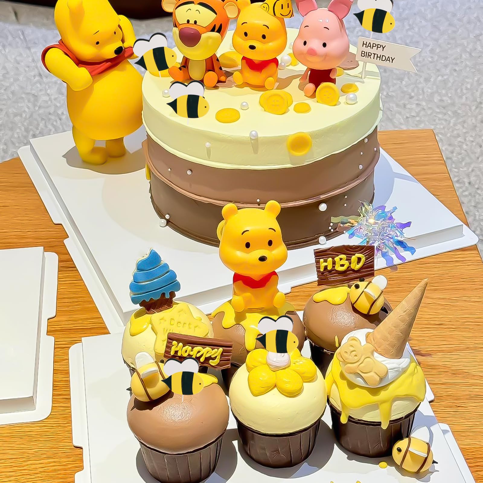 Newmemo Gold-confetti-balloon-topper adds festive sparkle to desserts.