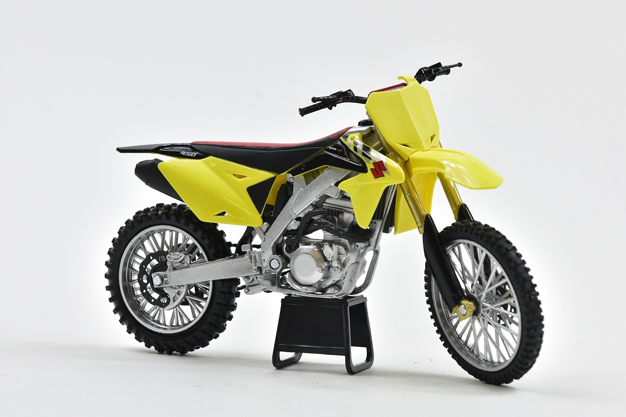 NewRay 1/12 Suzuki RM-Z450 2014 base included supports elegant display setups.