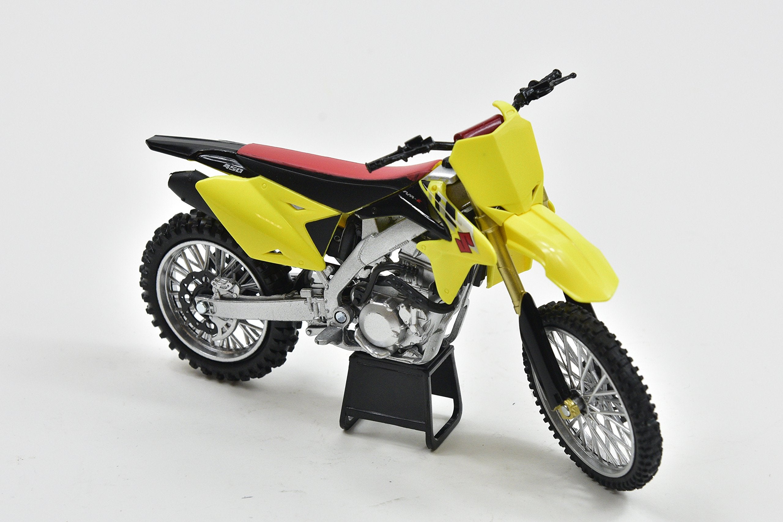 NewRay 1/12 Suzuki RM-Z450 2014 detail close-up highlights tasteful trim and accurate color scheme.