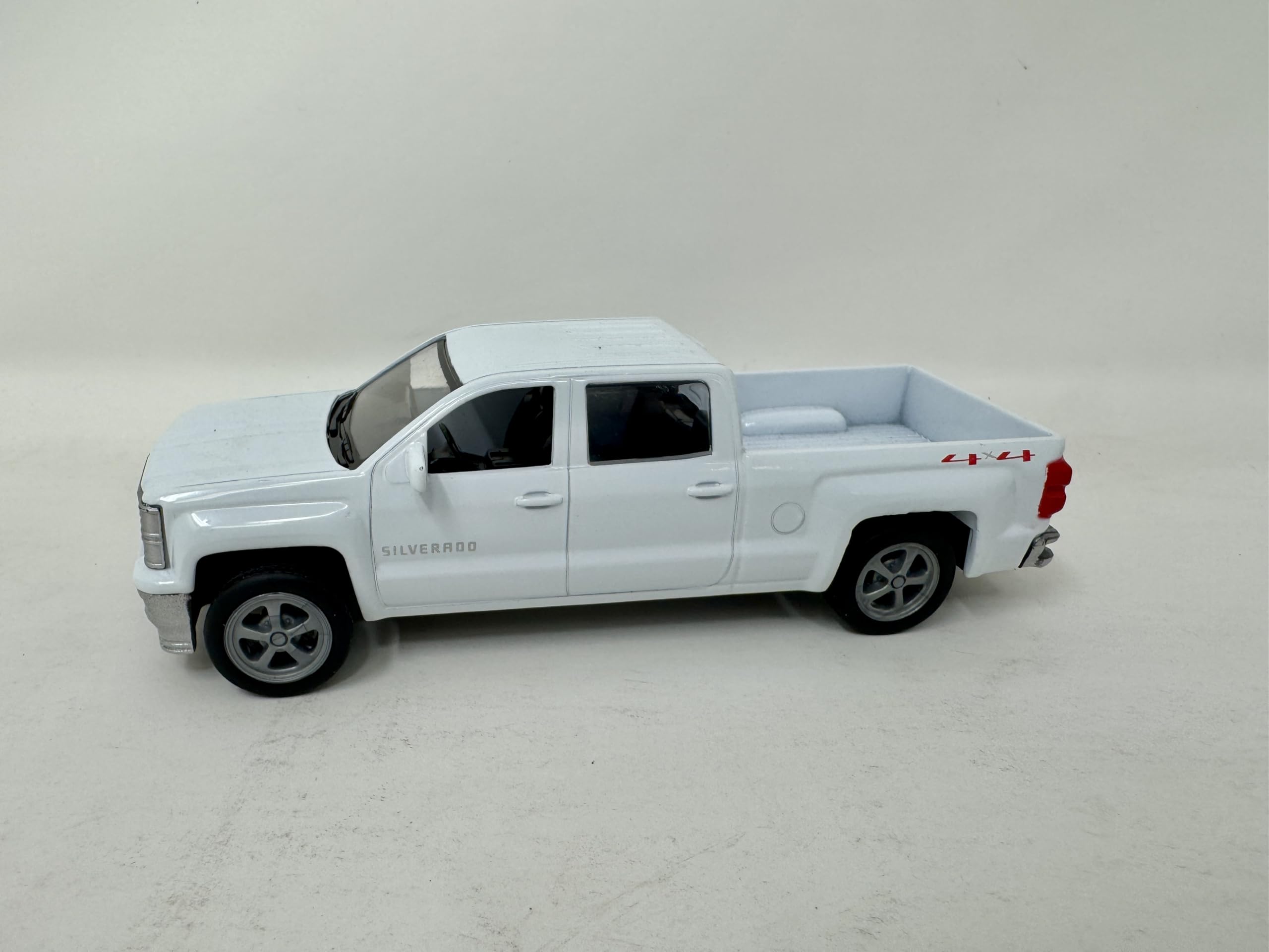 NewRay Silverado die-cast detail with trailer enhances collectible display
