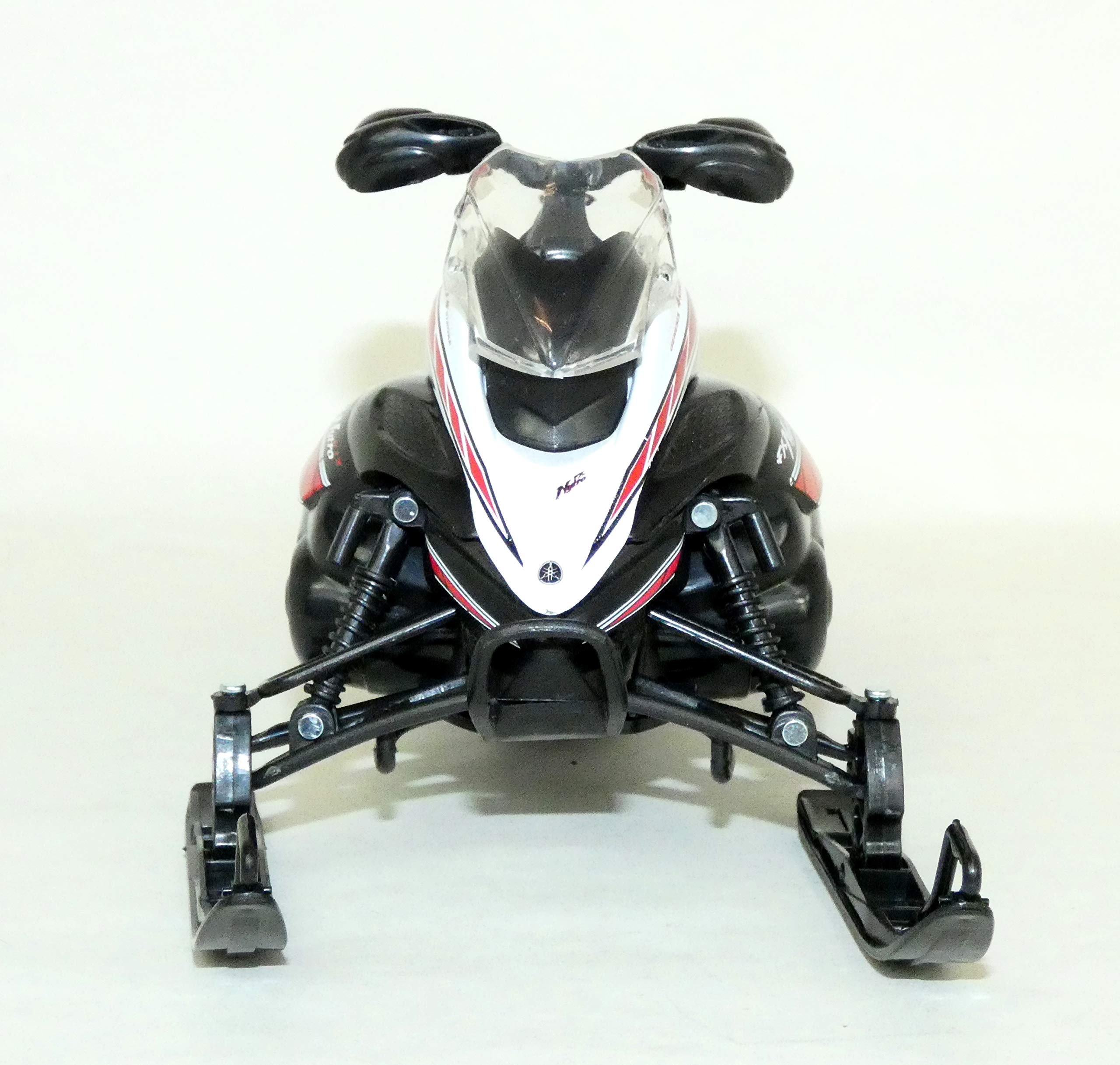 NewRay Yamaha FX Snowmobile model wheel detail enhances realism.