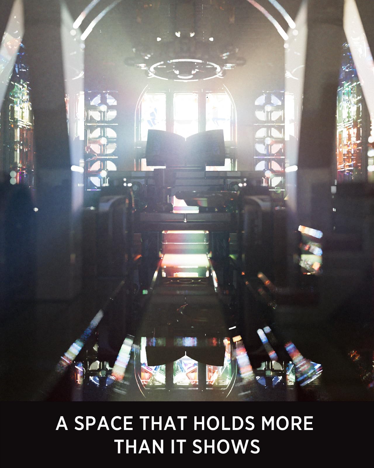 Nifeliz Church Building Set altarpiece focuses on quiet reverence, ideal for display.