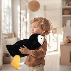 Niuniu Daddy penguin weight distribution on belly boosts hugging realism.