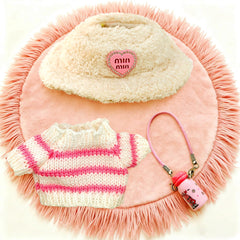 NiXiSHEEN heart-applique hat enhances character for playful photography and display.
