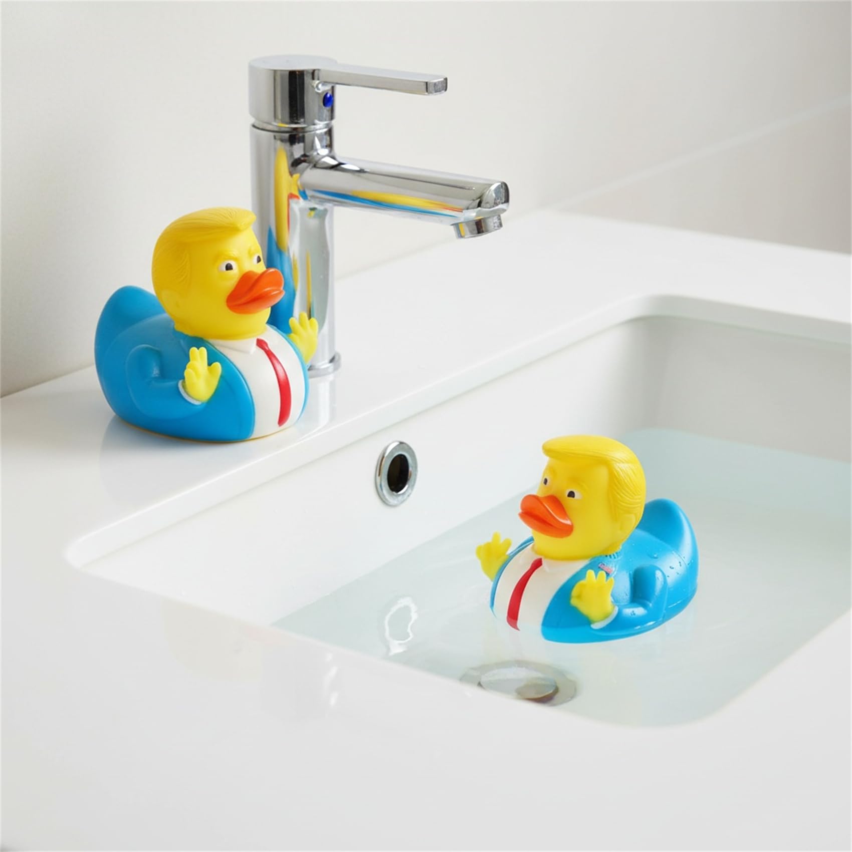 NNCEVM Trump fan gift rubber duck sparks conversation