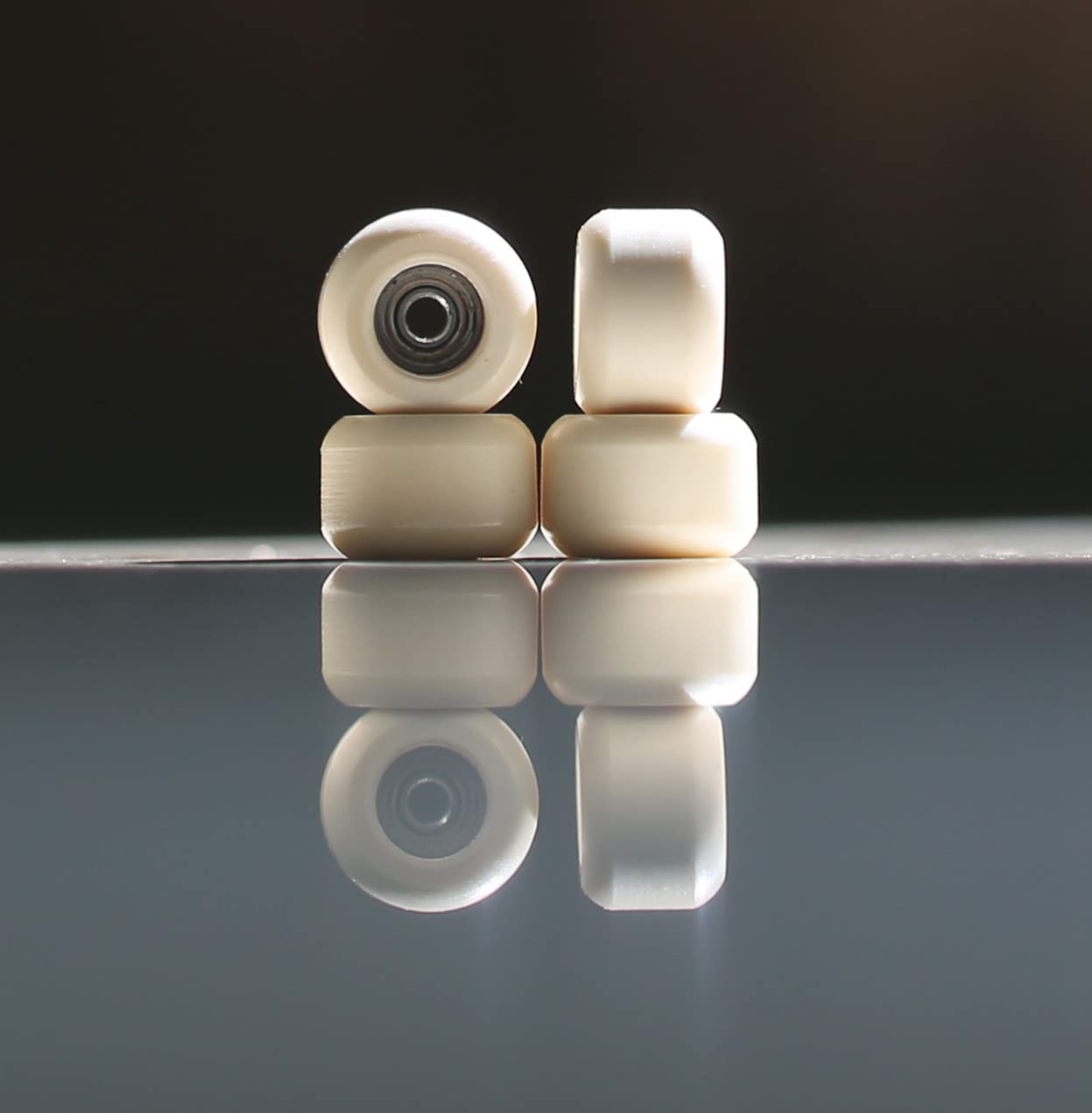 NOAHWOOD beige-ii wheel showcases a no-logo design for a clean fingerboard look.