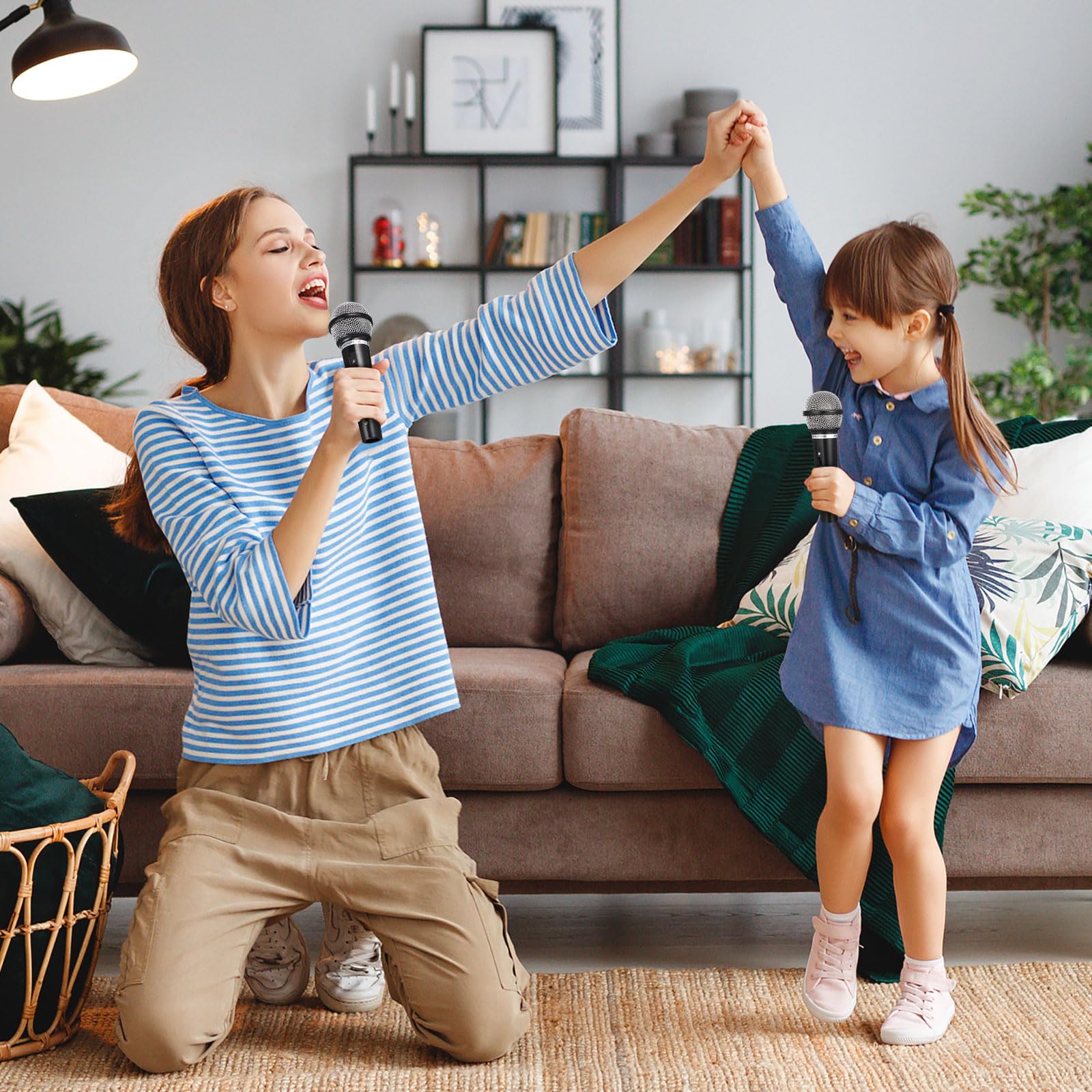 NUOBESTY lightweight 6.7-inch microphone ideal for active play.