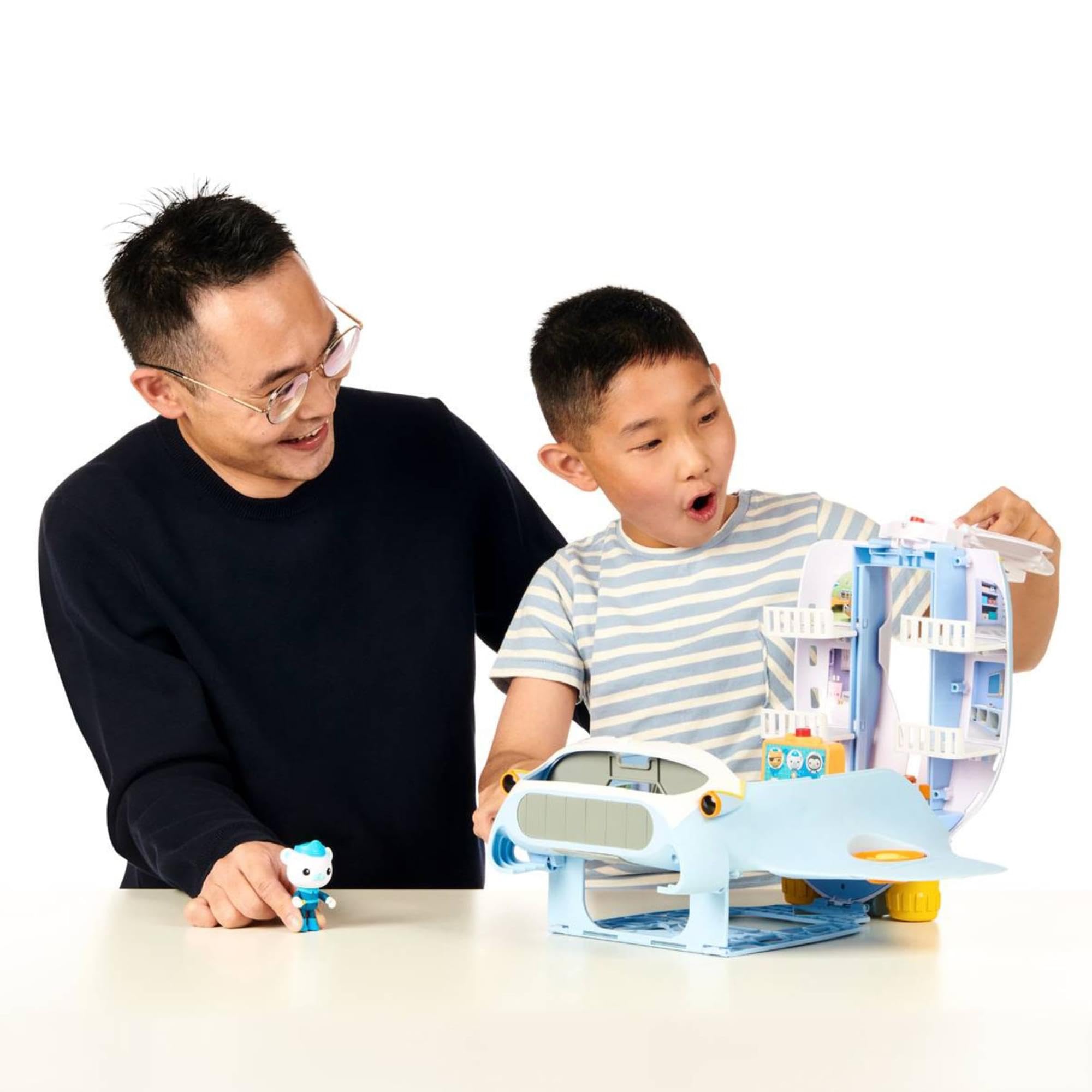 Octonauts Octoray playset with 25+ lights and phrases for immersive action