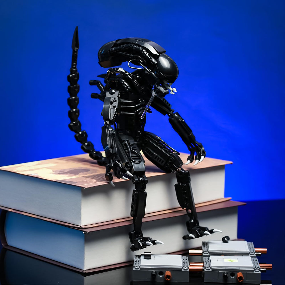 onederbkk Xenomorph 616 pieces highlight the robust parts for creative builds