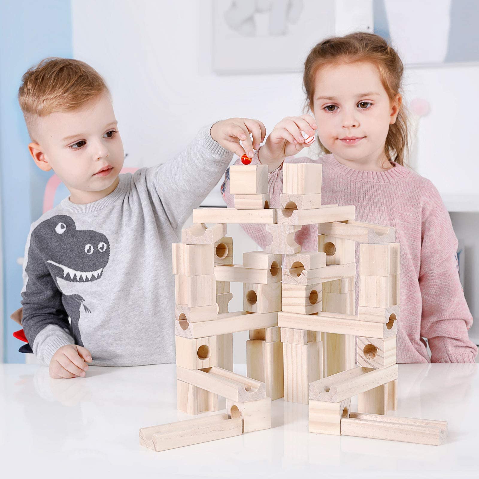 Onshine engineering-inspired challenges develop spatial thinking and hand-eye coordination.