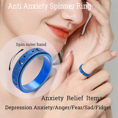 OreilleStar blue ring worn on index and middle finger for daily calm