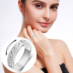Closeup of OreilleStar spinner ring showing smooth spin for concentration