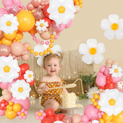Ouddy Party daisy balloons add floral charm to event backdrops.
