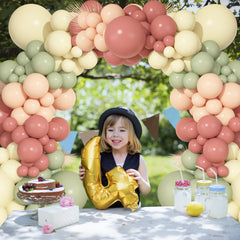 Ouddy Party glue points to secure balloons for tidy garlands