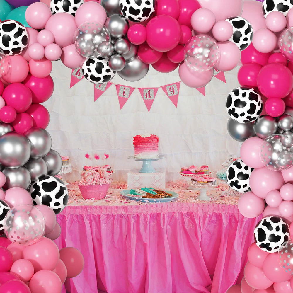 Ouddy Party western party decor scene with cohesive styling