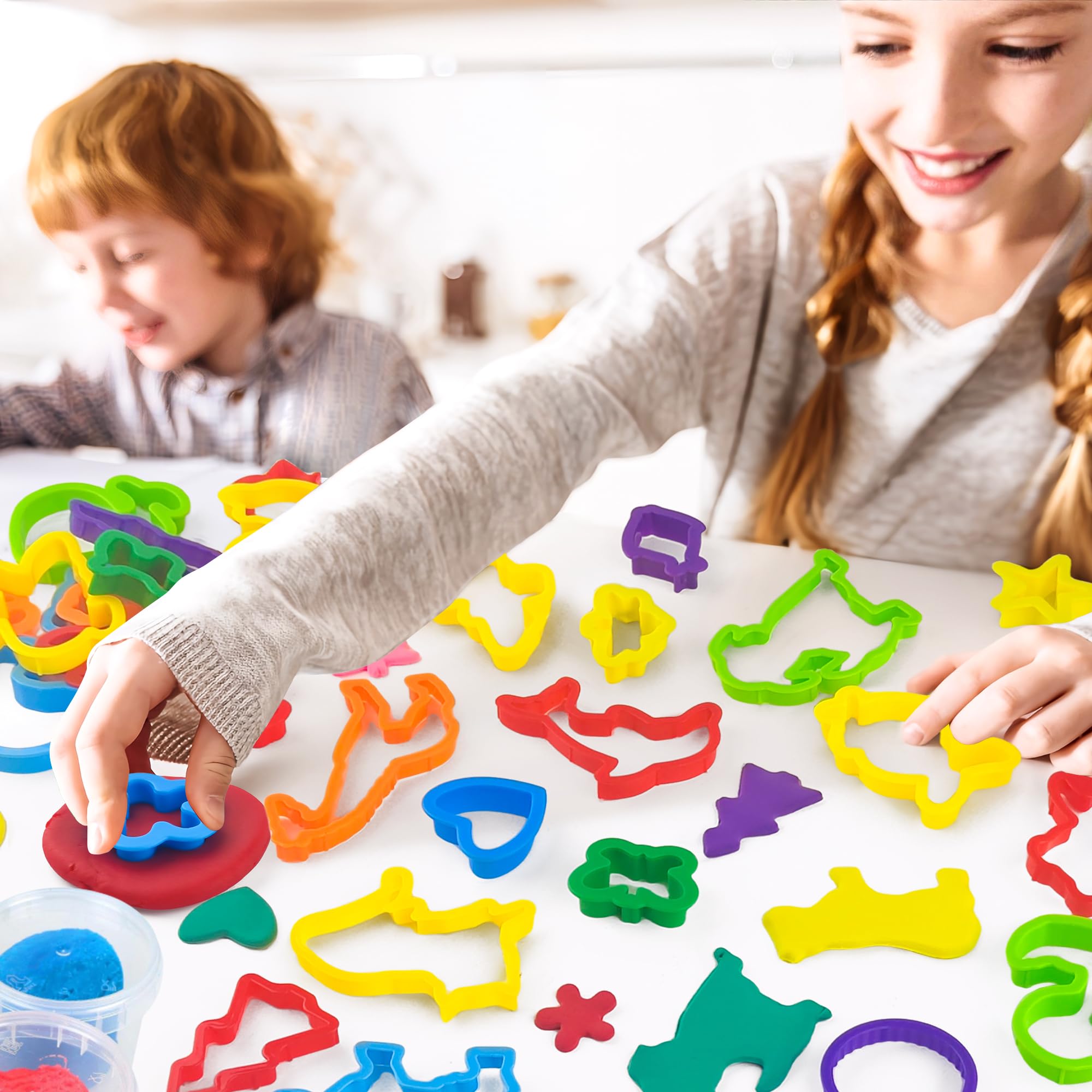 Oun Nana animal-molds enable detailed patterns and textures on soft dough.