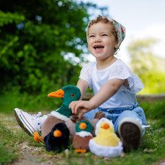 OUOZZZ mallard decor pillow scene adds whimsy to bedroom or play area.