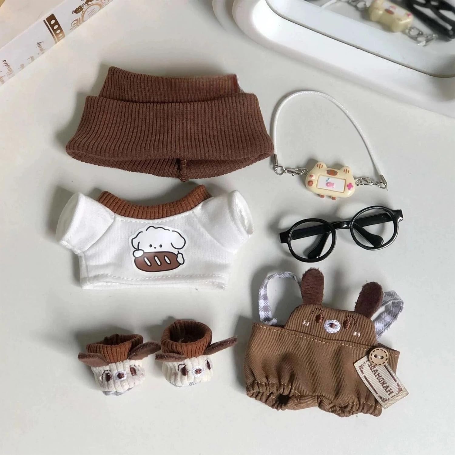 PanniOhye mini glasses complete the 17cm doll look and charm.