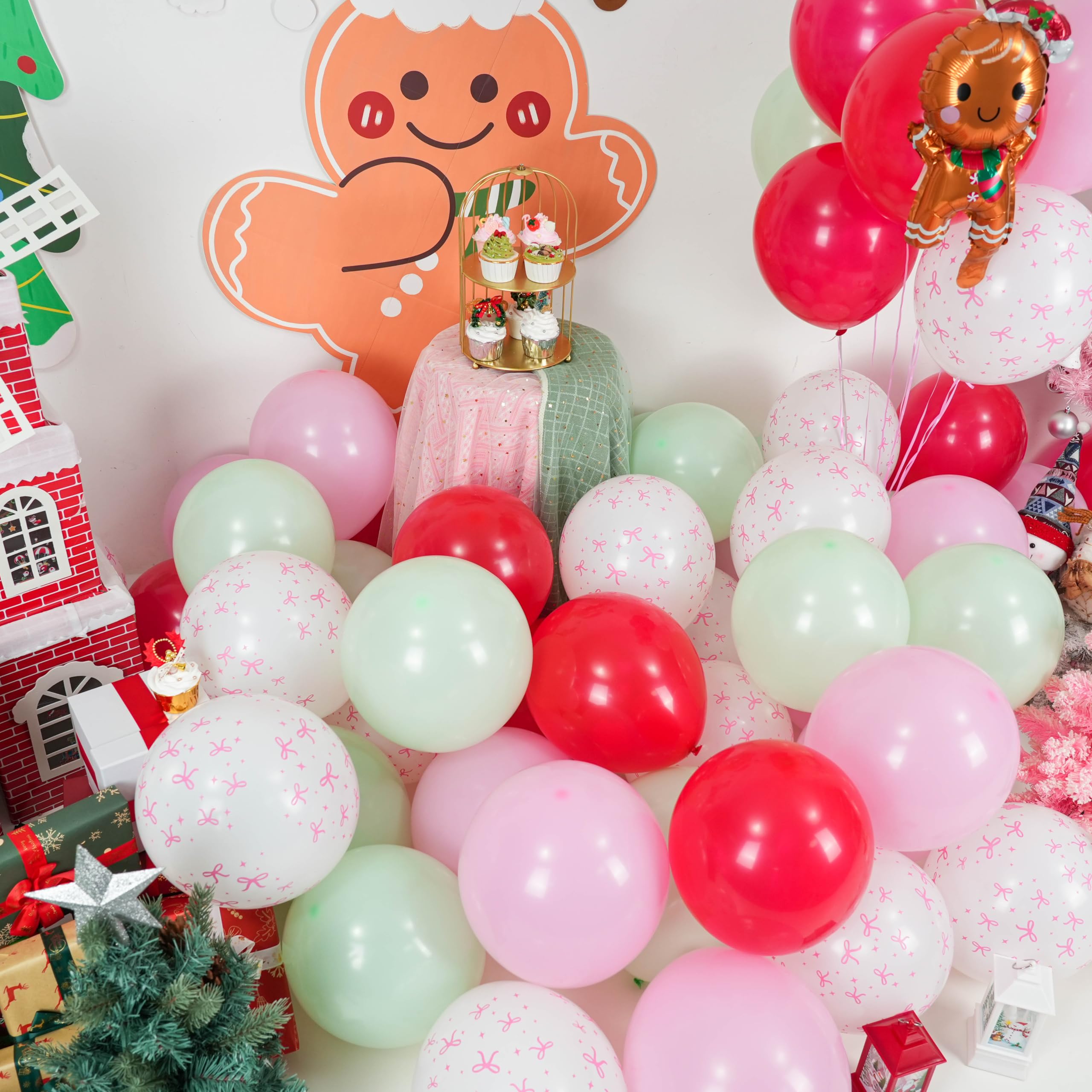 Paready festive centerpiece with balloons enhances photo opportunities