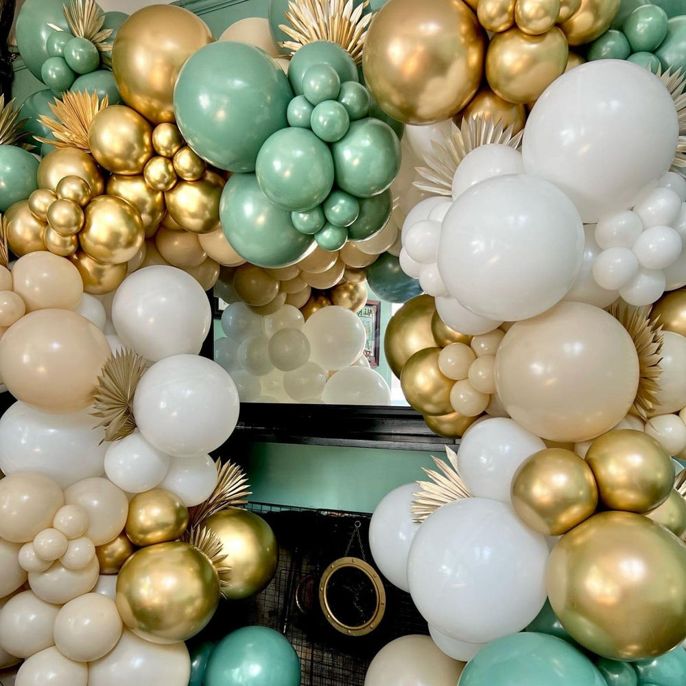 Paready gold confetti balloons bring festive sparkle to party moments.