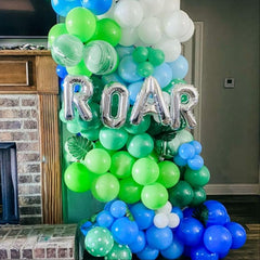 Paready vintage blue balloons enhance elegant jungle-themed decor