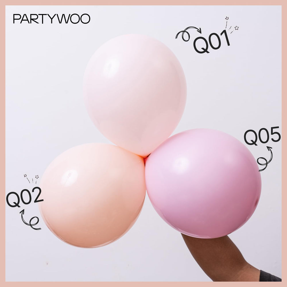 PartyWoo 10-inch peach balloons add depth to table decor.