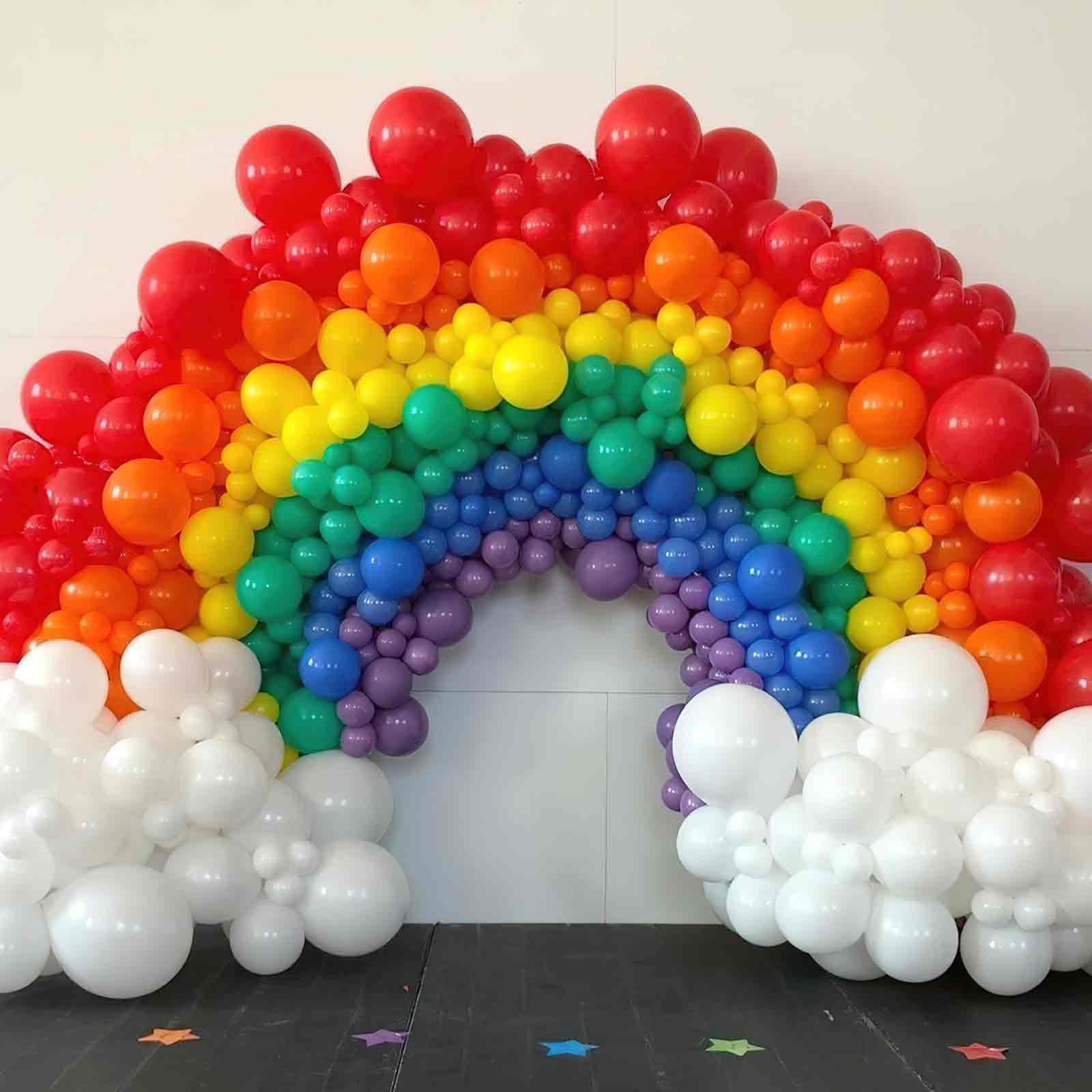 PartyWoo baby shower decor uses vibrant rainbow colors for lively environments.
